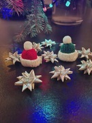 Urocze spinki czapeczki dla psa 