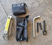 Podnośnik audi, apteczka, ucho hak holowniczy. Zestaw koła zapasowego audi