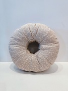 Poduszka do piercingu donut do przekłuwania uszu i spania Beżowa Łąka35 cm