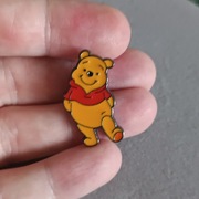 Nowa  śliczna przypinka igłowa Kubuś Puchatek  Winnie The Pooh
