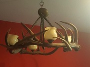 Żyrandol z rogów sprzed drugiej wojny.