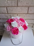 FLOWERBOX KWIATY MYDLANE BUKIET KWIATÓW PREZENT NA 18 URODZINY 