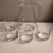 Dzbanek z grubego szkła + 4 szklanka typu „whisky” PRL – komplet vintage