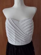 Długa suknia wieczorowa.