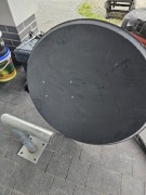 Talerz satelitarny z uchwytem