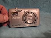 Metalowy Nikon Coolpix S3700 WiFi.