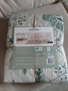 Kremowa w zielone liście narzuta kapa na łóżko Smukee 220/200cm
