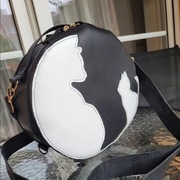 Skórzana okrągła torebka-plecak 2w1 z kotami ręcznie robiona 