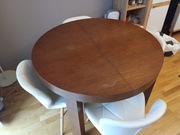 Stół z sześcioma krzeslami