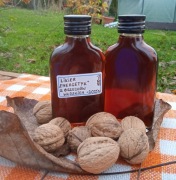 LIKIER "ENERGETYK" Z ZIELONYCH OWOCÓW ORZECHA WŁOSKIEGO - W NASZEJ SPIŻARNI