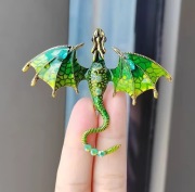 Broszka z zielonym smokiem 