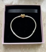 Pandora srebrna bransoletka wężykowa zapięcie w kształcie serca srebro