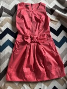 Sukienka w kolorze koralowym