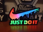 Lampka LED 3D „Just Do It” – efekt RGB / neonowy klimat