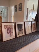 Cztery przytulne pastelowe obrazy w ramach