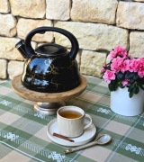 Czajnik z gwizdkiem 3,3L – czarny marmur, elegancja i jakość