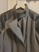 ASOS Wełniany szary płaszcz ze skórzanymi wstawkami 38