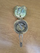 Mosiężny kompas pryzmatyczny Stanley London z pudełkiem drewnianym