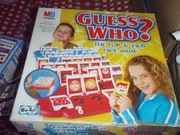 Gra dla 2 osób Zgadnij Kto Ques Who? + druga gratis