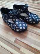 Nowe sandalki, kapcie 