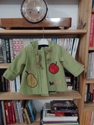 Zielony płaszczyk w owoce