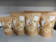 Makaron domowy- grubo krojony, pszenny ręcznie robiony.