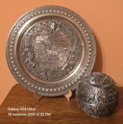 Piękny cynowy talerz myśliwski i popielniczka XXw sygnowany.