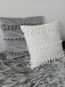 POSZEWKA NA PODUSZKĘ 40x40 welur SZARA I BIAŁA pompony zestaw 2 szt