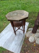 Stolik kawowy blat pokryty mosiądzem 