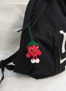 Brelok w formie truskawki wykonany na szydełku 