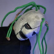 Szaro-biała silikonowa maska Corey Taylora z Slipknot 2001 z dredami