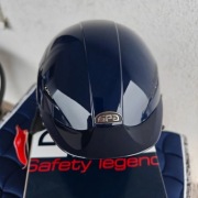 Nowy jeździecki Kask GPA easy 2x glossy navy 58cm