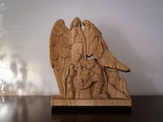 Anioł ze Świętą Rodziną - płaskorzeżba z drewna dębowego