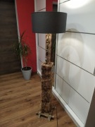 Lampka stojąca ze starej belki drewnianej 