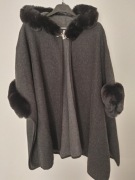 MONNARI Nowe poncho,płaszcz wiosenny z kapturem i futrem