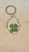 Brelok z prawdziwą czterolistną koniczyną 