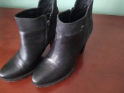 Botki czarne marki Lasocki 150pln