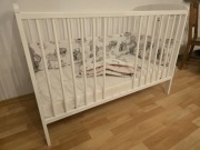 Łóżeczko dziecięce z materacem + dodatki