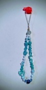Zawieszka na telefon błękitne koraliki