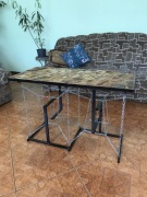 Stolik kwietnik lewitujący