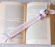 Zakładka do książki króliczek wykonana na szydełku 