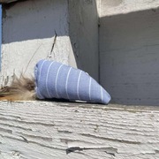 Myszka z piórkami i walerianą