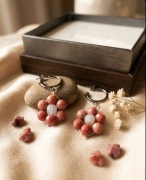 Kolczyki kwiat z rodonitem i akwamarynem