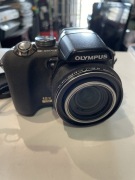 Cyfrowy aparat kompaktowy Olympus SP-560 UZ uszkodzony 