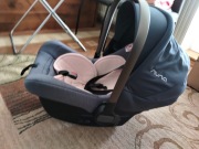 Nina pipa lite - nosidełko + baza ISOFIX do wpięcia do samochodu