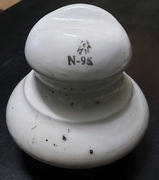 Porcelanowy izolator z lat 50/60-tych PRL-Wys. 9 cm.śr.brzuśca 9 cm