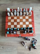 Stare porcelanowe szachy PRL DDR drewniane