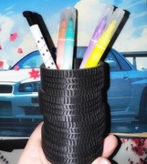 Pojemnik na długopisy w kształcie opon