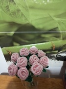 Mini różyczki zrobione na szydełku 