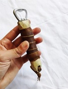 Otwieracz ręcznie robiony drewniany.